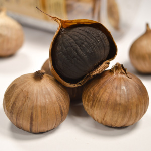 Bulbes d'<span class=keywords><strong>ail</strong></span> <span class=keywords><strong>noir</strong></span> entier de chine, Super aliment sain alternatif, clou de girofle fermenté en Solo, facile à peler, entièrement naturel, prêt à manger - Product Image 5