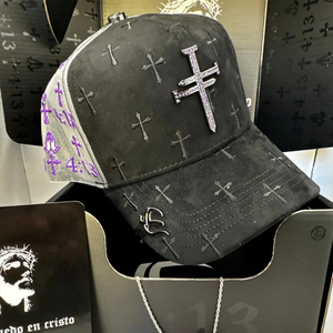 <span class=keywords><strong>Gorra</strong></span> Trucker de <span class=keywords><strong>Malla</strong></span> de Gamuza de Alta Calidad con MOQ Bajo, Logotipo Bordado Personalizado y Pines Metálicos Cruzados - Product Image 4