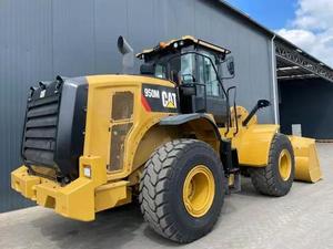 Chargeuse sur pneus Caterpillar 950M 2021 d'occasion, état quasi neuf (90%), idéale pour les travaux de manutention de matériaux dans les zones minières et portuaires. - Product Image 2