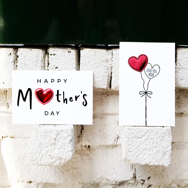 بطاقات مبيعات بالجملة وبكميات كبيرة بطاقات تعبر عن الحب مطبوع عليها عبارة "عيد الأم" و"thank you mom" و"i love you" وبطاقات تعبر عن الحب و"thank you"