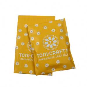 Sac d'emballage de courrier avec impression personnalisée en jaune, enveloppe d'expédition recyclée en couleur pleine, envoi express, affranchissement pour vêtements - Product Image 1