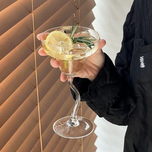 Verre à pied en cristal Margaret, forme unique et élégante, pour whisky, martini, vin, desserts, idéal pour mariages et réceptions - Product Image 3