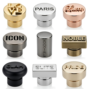 Bouchon de parfum professionnel en alliage de zinc, avec nom 3D, en Zamac, pour bouteilles de vin, finition or poli et argent antique - Product Image 1