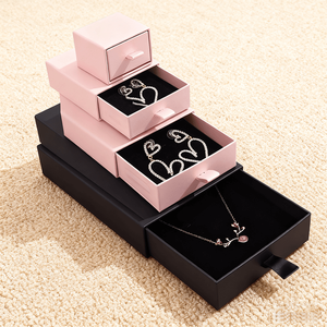 Boîtes cadeaux personnalisées en carton magnétique avec pelliculage brillant, gaufrage et dorure à chaud pour ensembles de bijoux, montres, carton et éponge - Product Image 5