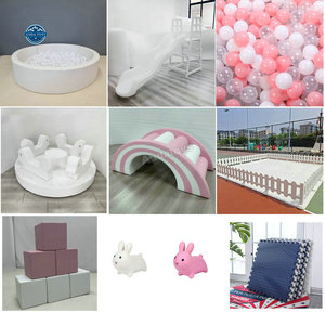 Parque Infantil Interior Móvil <span class=keywords><strong>de</strong></span> <span class=keywords><strong>Madera</strong></span> con Tobogán <span class=keywords><strong>de</strong></span> Plástico Blanco y Rosa para Niños Pequeños, Guarderías, Jardines <span class=keywords><strong>de</strong></span> Infancia y Centros Comerciales, 13x13 pies, Resistente - Product Image 3