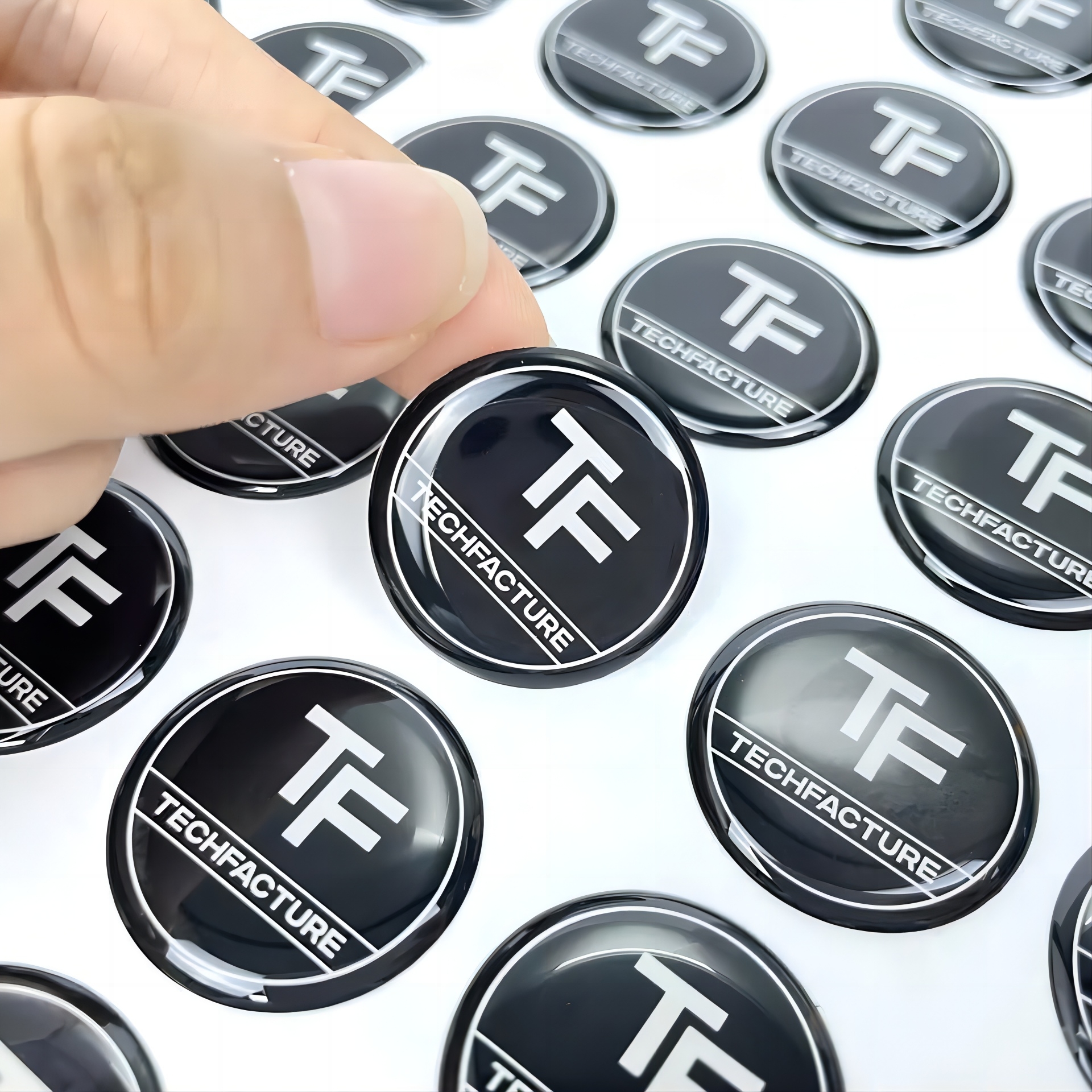 Autocollant de logo