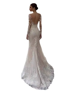 Robe de mariée S5157F 2026 en dentelle royale à imprimé floral, col en V profond, dos nu, amincissante, avec traîne chapelle, pour la mariée et les photos de voyage - Product Image 5