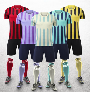Maillot de football personnalisé de haute qualité, à séchage rapide, respirant, en polyester, col en V, short pour hommes, impression numérique pour adultes, service OEM - Product Image 1