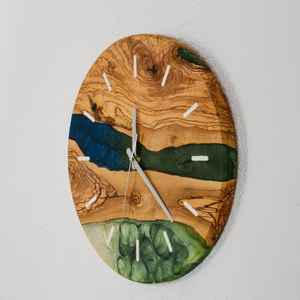 Reloj de Pared de Resina y Madera, Artesanía Elegante, Hecho a Mano, Duradero, Funcional, Elegante y Decorativo, Perfecto para la Sala de Estar - Product Image 2