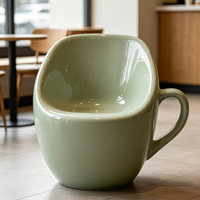 Fauteuil géant moderne en forme de tasse à café, siège créatif en forme de tasse pour les espaces d'attente publics, les salons et les espaces commerciaux