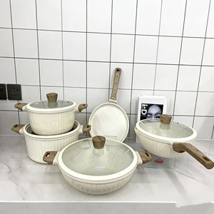 Elegante Set di Pentole Uakeen 9 Pezzi Antiaderenti: Casseruola 24-28cm, Padella Profonda 28cm, Wok 32cm, Teglia Pizza 24cm con Fondo per Induzione - Product Image 1