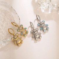 Parure de bijoux tendance de luxe en plaqué or 18 carats Pendentif ours en peluche Collier Boucles d'oreilles créoles à breloques Cadeau pour femme