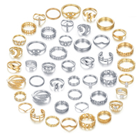 KISSWIFE Ensemble de bagues empilables vintage géométriques dorées pour femmes, style punk, avec chaîne de perles et anneaux de phalange, tendance, parure de bijoux