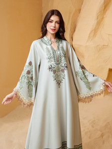 Robe de soirée de style modeste pour femmes musulmanes, idéale pour le tourisme à Dubaï, en polyester respirant, taille unique, par Borka - Product Image 2