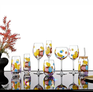 Bicchieri da <span class=keywords><strong>Vino</strong></span> in Vetro Soffiato a Mano con Design Moderno, Decorati a Mano con Coniglietti Pasquali, Calici Personalizzati - Product Image 1