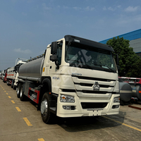 Camión cisterna de aceite Sinotruk HOWO reacondicionado de segunda mano de alto estándar 6X4 Camión cisterna de combustible de 25000 litros con volante a la izquierda a la venta