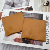 Pochette d'emballage personnalisée en cuir PU pour pinces à cils avec logo en relief, pochette cadeau en cuir pour rouge à lèvres et brillant à lèvres