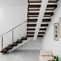 Escalier mono-équerre moderne pour loft avec design discret et aménagement gain de place