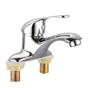 ก๊อกน้ำร้อน-เย็นแบบสองรูสำหรับอ่างล้างหน้าในห้องน้ำ วาล์วผสมแบบสองทาง ชุบโครเมียม ทำจากทองเหลือง ติดตั้งบนเคาน์เตอร์ ป้องกันน้ำกระเด็น ใช้งานง่ายในห้องน้ำ - Product Image 2