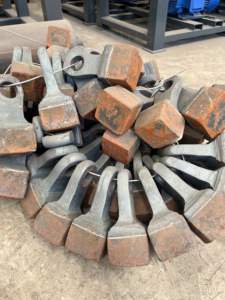 מכונת ריסוק אבנים איכותית חדשה וזולה, דו-שלבית, עם גלגלת כפולה, בקר PLC, יעילות גבוהה, 200-300 טון/שעה - Product Image 6