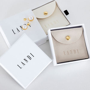 工場供給 マイクロファイバーバッグ スエード ジュエリーパッケージポーチ フラップ付きジュエリーギフト包装ポーチ スナップボタン付き - Product Image 5