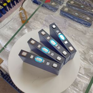 Yeni Stok Songye LiFePO4 Katı Hal Prizmatik Pil <span class=keywords><strong>3</strong></span>.2V 314Ah 6000 Döngü Mavi <span class=keywords><strong>3</strong></span> Yıl Garantili Güneş Enerjisi Depolaması İçin Tasarlandı - Product Image 3