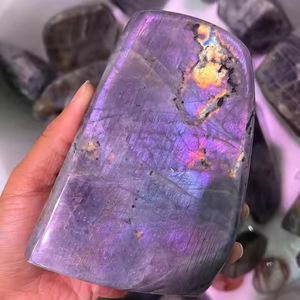 Vente en gros de pierre naturelle de palmier en cristal de <span class=keywords><strong>Labrador</strong></span> rose violet pierre de Labradorite violette brute Feng Shui pour décoration - Product Image 1