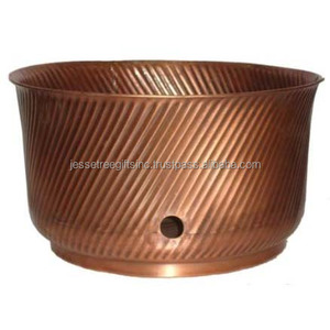 Soporte para manguera de jardín de hoja de metal con acabado de recubrimiento en polvo marrón Diseño de mariposa en relieve Forma redonda para organización de mangueras - Product Image 2