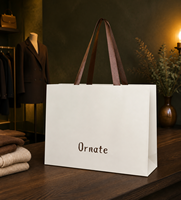 Sac cadeau de luxe en papier blanc avec poignées en ruban – Présentation sophistiquée pour boîtes à bijoux, coffrets de parfums, cadeaux clients