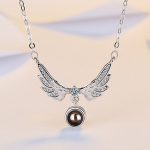 Collana con Proiezione Fotografica Personalizzata per Donne, Ciondolo Ali d'<span class=keywords><strong>Angelo</strong></span>, <span class=keywords><strong>Ti</strong></span> <span class=keywords><strong>Amo</strong></span> in 100 Lingue, Gioiello Commemorativo Personalizzato - Product Image 4
