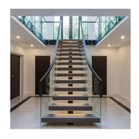 Escalier droit sur mesure pour intérieur, marches en bois, garde-corps en verre