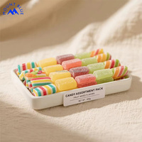 Leuke fruitige lentevinger-vormige, meerkleurige, zoete gummy snoepjes in een zakje, meerkleurige fruitige gummy snoepjes