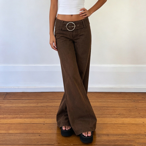 Jean marron taille basse à jambes larges, coupe ample et drapée, style Maillard vintage, effet flatteur, pour un look décontracté et tendance. - Product Image 3