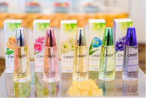 Un perfume floral-amaderado cálido y dulce de uso diario, clásico, floral, femenino, Eau de Parfum, CINDY - Secret Allure, 50 ml, en spray, de Vietnam. - Product Image 2