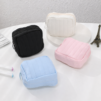 Pochette de toilette élégante et mignonne pour voyage, avec logo personnalisé, sac à cosmétiques matelassé portable pour femmes