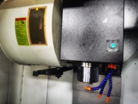 Centro de Mecanizado CNC Vertical VMC1050 GSK de un Solo Husillo BT40 de Alta Rigidez para Fresado de Piezas Grandes