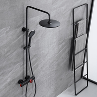 Système de douche moderne pour salle de bain, noir mat, avec jet de pluie rouge, mitigeur thermostatique en laiton à poignée unique et barre coulissante