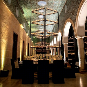 LEDA Mur de bougies moderne en métal pour extérieur, toile de fond de mariage – Taille et couleur personnalisables pour mariages - Product Image 1