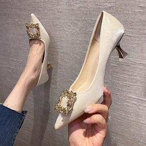 <span class=keywords><strong>Scarpe</strong></span> da <span class=keywords><strong>Sposa</strong></span> di Alta Qualità 2024, Nuovi Modelli con Tacco a Spillo e Basso in Rosso, Vendita all'Ingrosso - Product Image 4