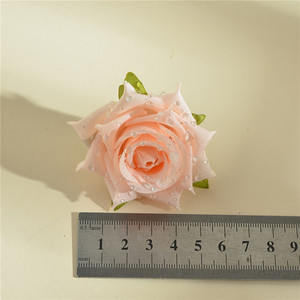 Têtes <span class=keywords><strong>de</strong></span> roses simulées Offre Spéciale avec gouttes d'<span class=keywords><strong>eau</strong></span> Fleur <span class=keywords><strong>de</strong></span> <span class=keywords><strong>rose</strong></span> en soie <span class=keywords><strong>de</strong></span> 6cm pour arrangement <span class=keywords><strong>de</strong></span> bricolage <span class=keywords><strong>de</strong></span> mariage à domicile - Product Image 2