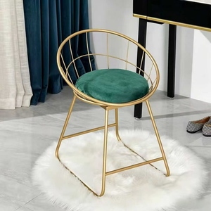 Chaise ronde en métal doré avec coussin rose, meubles contemporains pour chambre à coucher et salon - Product Image 2