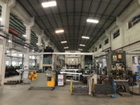 Cintre à vêtements à extension complète avec glissière à fermeture douce, conception à 5 billes à montage supérieur, silencieux et fluide pour le rangement des hauts