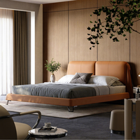 Cadre de lit en cuir de luxe moderne, lit capitonné minimaliste italien taille King pour projets hôteliers et mobilier de chambre haut de gamme