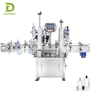 Machine de bouchage automatique avec convoyeur à bande et alimentateur vibrant pour ligne de remplissage de bouteilles d'eau, de jus et de cosmétiques - Product Image 1
