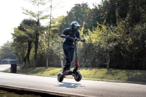 Trottinette électrique pliable à double moteur pour adultes, avec éclairage LED, deux roues, longue autonomie, charge maximale 150 kg, haute performance - Product Image 2