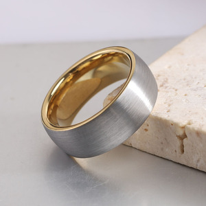 Anillo de Acero de Tungsteno de Dos Tonos de 8 mm, Acabado Esmerilado en Oro Negro, Anillo de Boda para Hombre, Diseño Geométrico Minimalista - Product Image 1