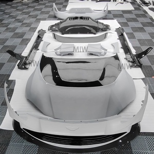 Kit carrosserie large complet incluant système d'échappement, pare-chocs avant en fibre de carbone et pièces d'aile arrière pour <span class=keywords><strong>Aston</strong></span> <span class=keywords><strong>Martin</strong></span> V12 Vantage - Product Image 2