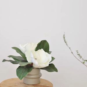 <span class=keywords><strong>Magnolia</strong></span> artificial <span class=keywords><strong>Grandiflora</strong></span> arreglo de mesa de flores de seda, <span class=keywords><strong>Magnolia</strong></span> sur de imitación realista para decoración de escritorio de oficina en casa - Product Image 5