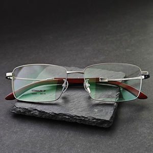Lunettes <span class=keywords><strong>en</strong></span> titane personnalisables pour hommes fabriquées <span class=keywords><strong>en</strong></span> usine avec pieds <span class=keywords><strong>en</strong></span> <span class=keywords><strong>bois</strong></span> plein Lunettes <span class=keywords><strong>de</strong></span> <span class=keywords><strong>vue</strong></span> à la mode avec logo personnalisé - Product Image 3