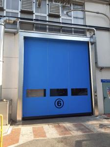 Scellage de <span class=keywords><strong>porte</strong></span> automatique en PVC à grande vitesse <span class=keywords><strong>Porte</strong></span> à fermeture à glissière à enroulement rapide Portes rapides à fermeture à glissière auto-réparatrices pour l'usine alimentaire certifiée CE - Product Image 3